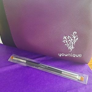Younique Brow Artist Brush